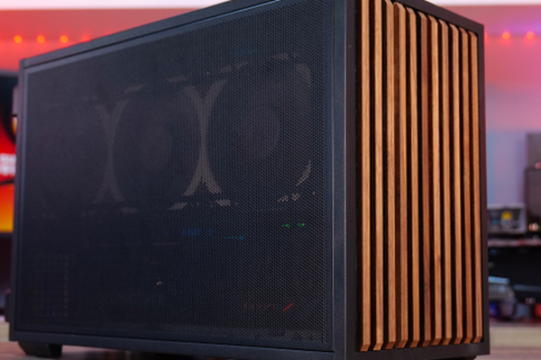 Lian Li B4 Case, Razer Blade 16 Laptop, Samsung 990 SSD, and ASUSTOR LockerStor NAS Analysis