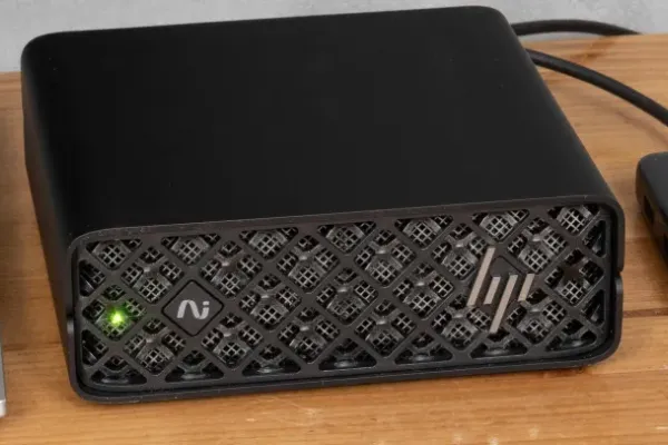 Reviews Roundup: Mini AI Station, $900 Flight Cockpit, and the Software That Decides It All
