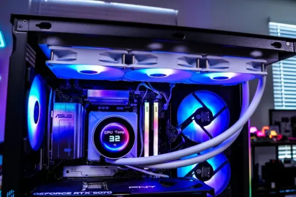 Today's Reviews: AIO Coolers Get Screens, Razer Naga V3 Pro Hits 23 Buttons, and Arctic Fans Embrace Daisy-Chain